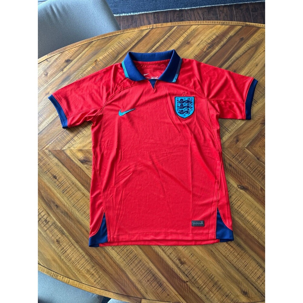 Nike England 2022 World Cup Away Jersey Men’s Small Red Soccer Kit